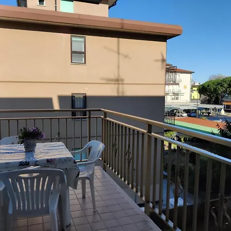 Apartament Spacious Close To The - Beahost *