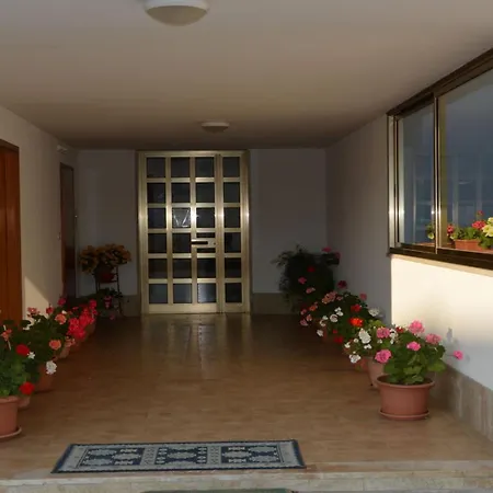 Spacious Close To The - Beahost 아파트